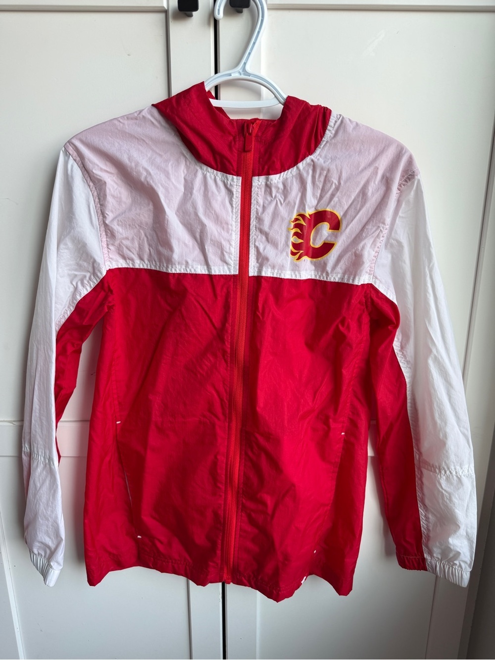 Calgary Flames Fanatics Women’s Small Hooded Windbreaker Throwback Style